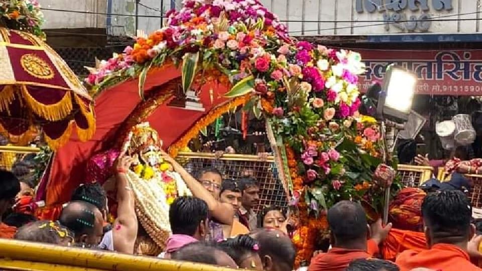 Mahakal Shahi Sawari: Mahakal went out to see the royal ride, lakhs of devotees gathered, Scindia worshiped