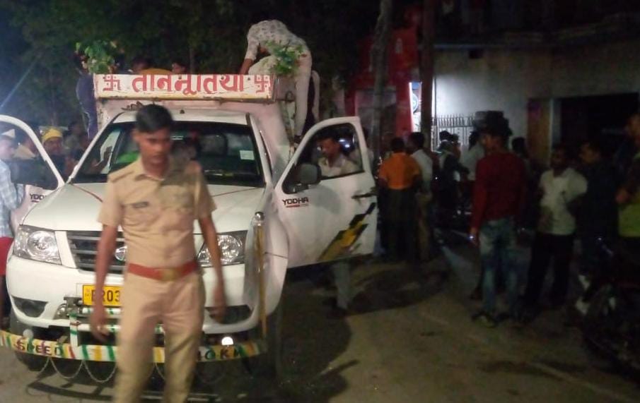 Pickup laden with cattle hits bike rider in varanasi driver absconding