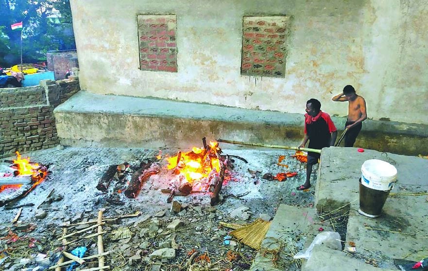 Ganga flood in varanasi Many families become homeless see in photos