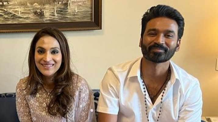 Dhanush Aishwaryaa Rajinikanth Attend Son Yatra School Event Together News in Hindi