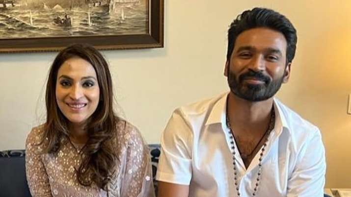 Dhanush Aishwaryaa Rajinikanth Attend Son Yatra School Event Together News in Hindi
