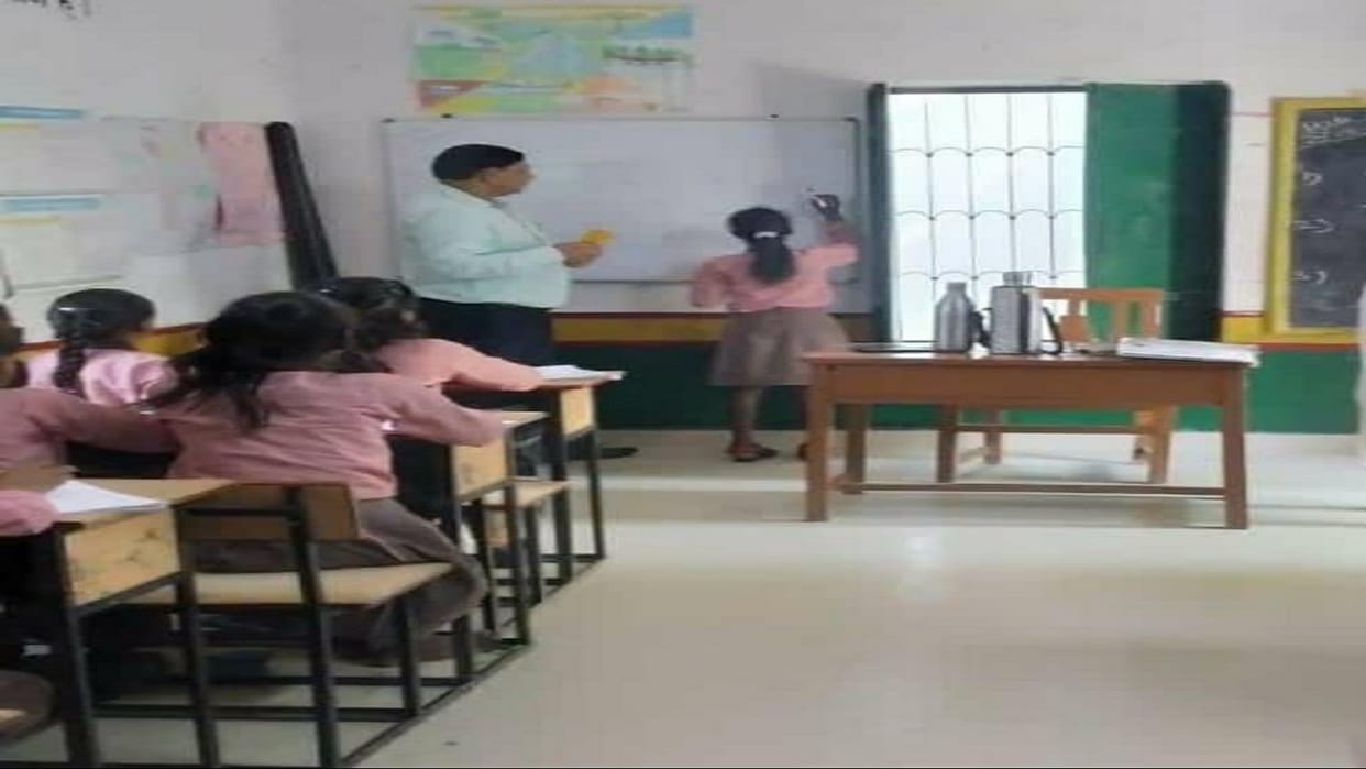 Varanasi: Principal and teachers found absent somewhere, one day salary of 10 teachers withheld