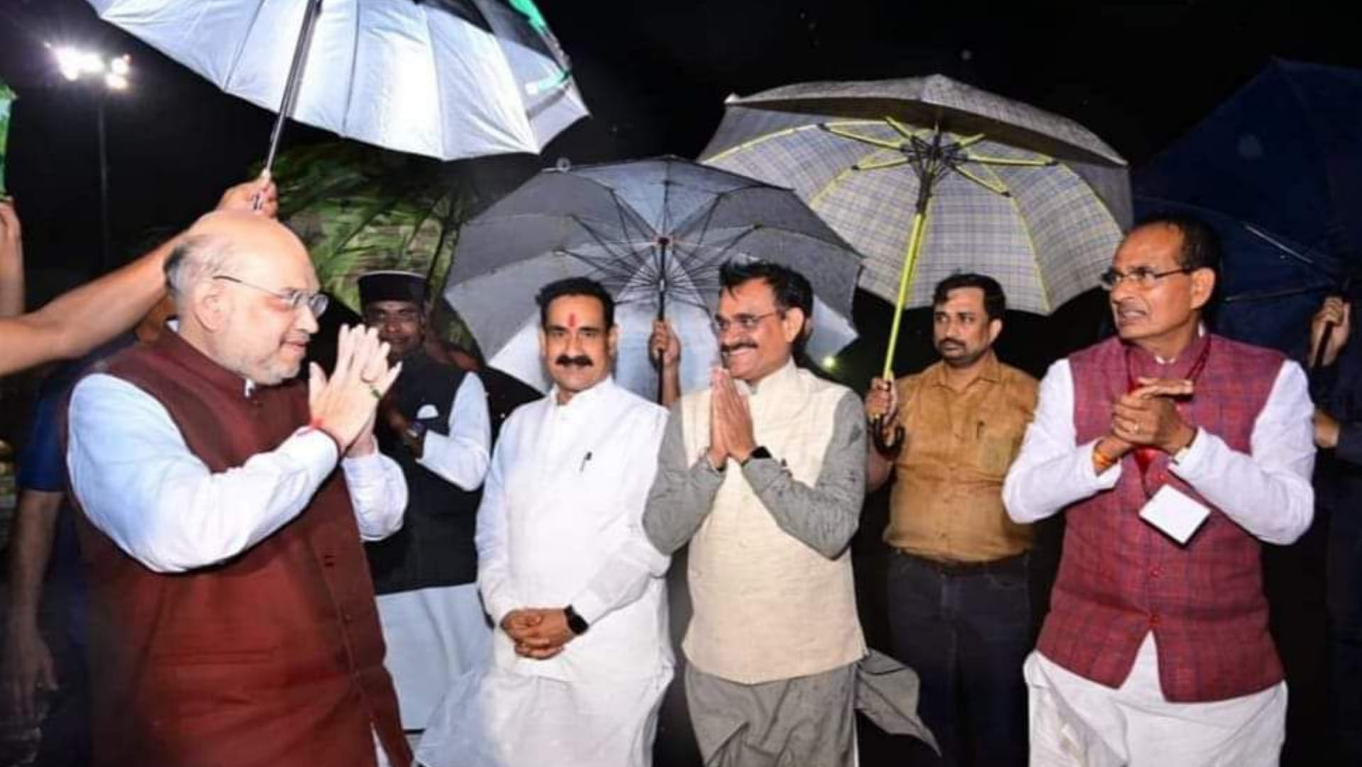MP News: Smile on Narottam-VD's face, Shivraj 'disappointed' standing with folded hands… All right in MP?