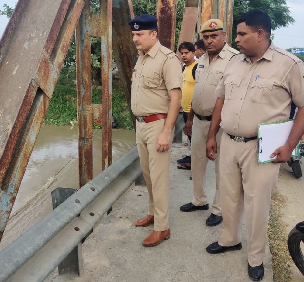 The goods of the elderly who went out to take medicine were found on the banks of the canal, the search started in the Western Yamuna Link Canal