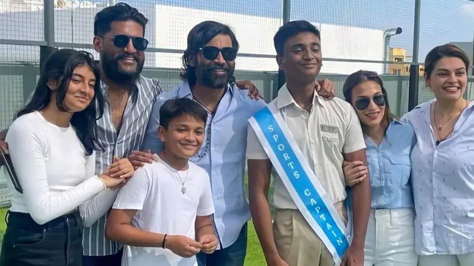 Dhanush Aishwaryaa Rajinikanth Attend Son Yatra School Event Together News in Hindi