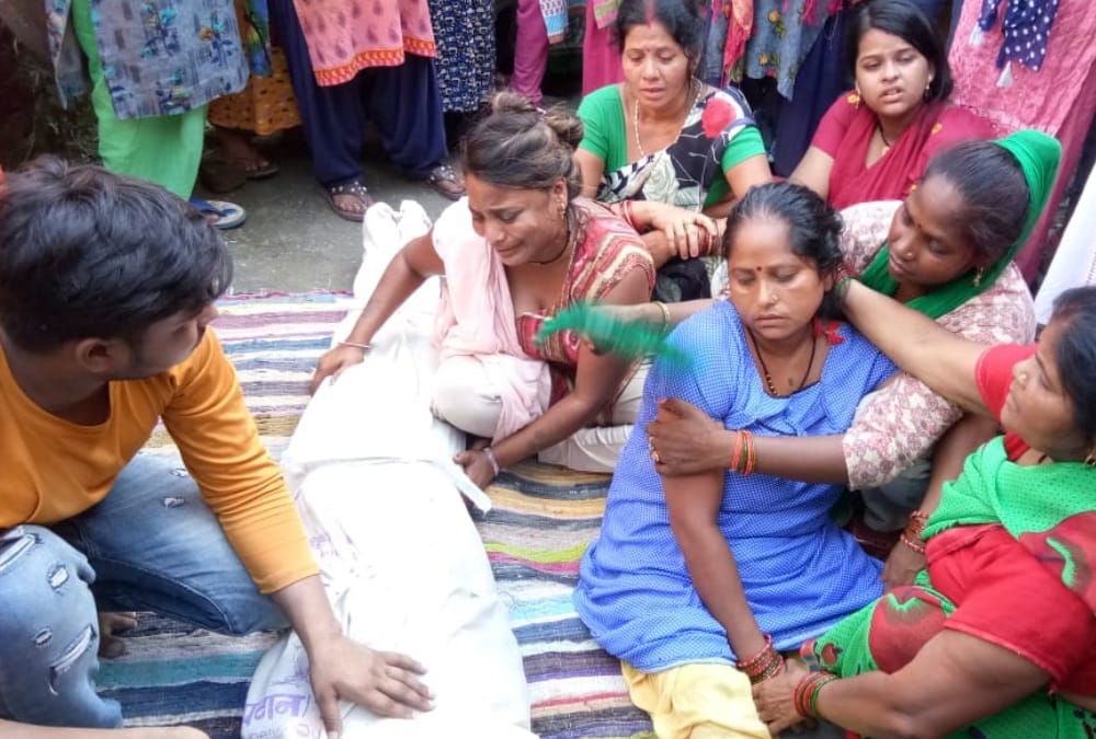 Haldwani News: mother crying badly to see Son dead body after drown into Gaula river