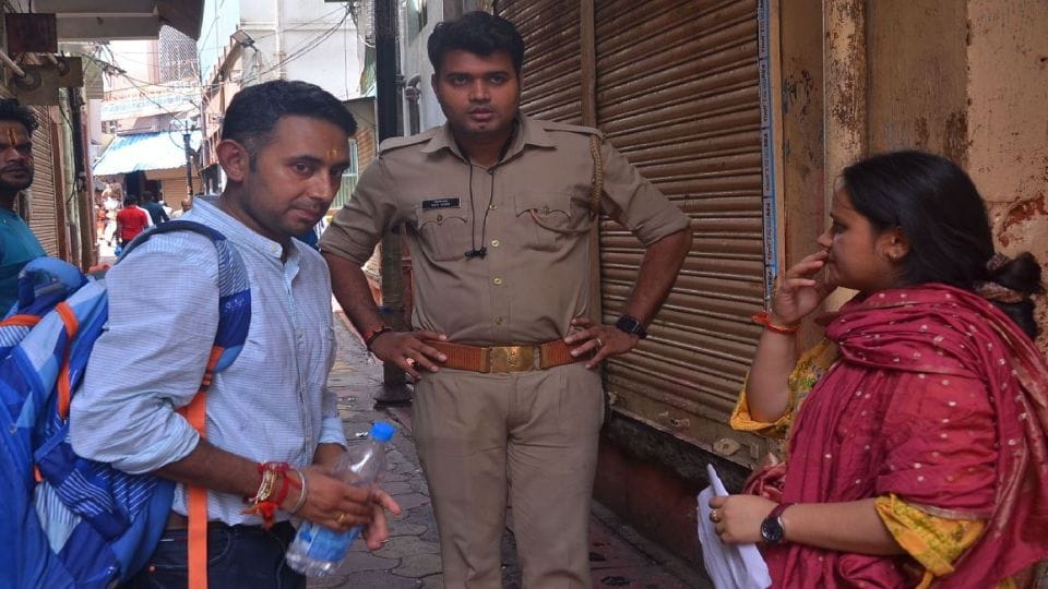 Devotee purse stolen in Banke Bihari temple Vrindavan