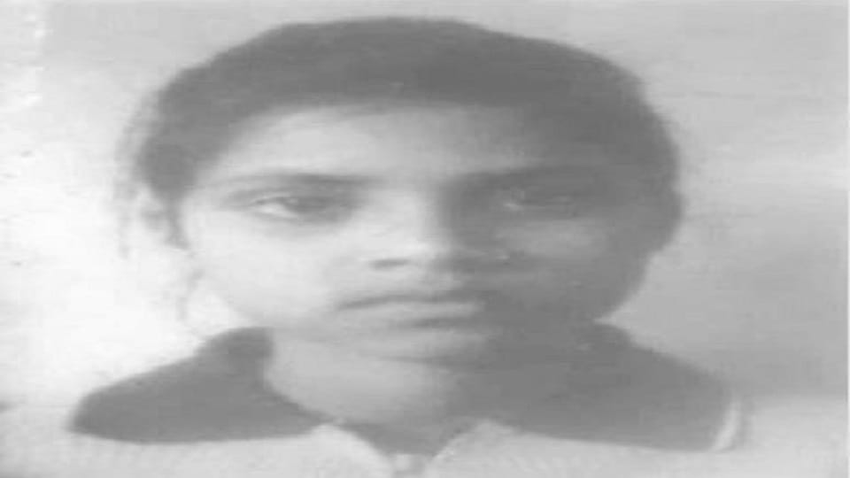 dead body hanged on the tree after killing daughter etah UP News