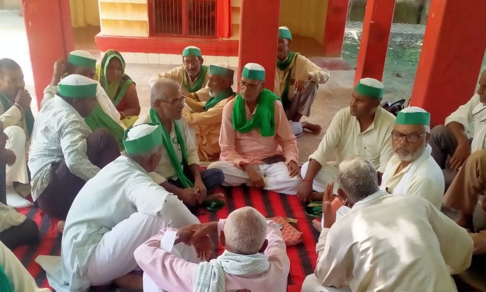 Chitrakoot: 'Sent a false report of more rain than normal', the issue of Anna cattle dominated the Kisan Panchayat