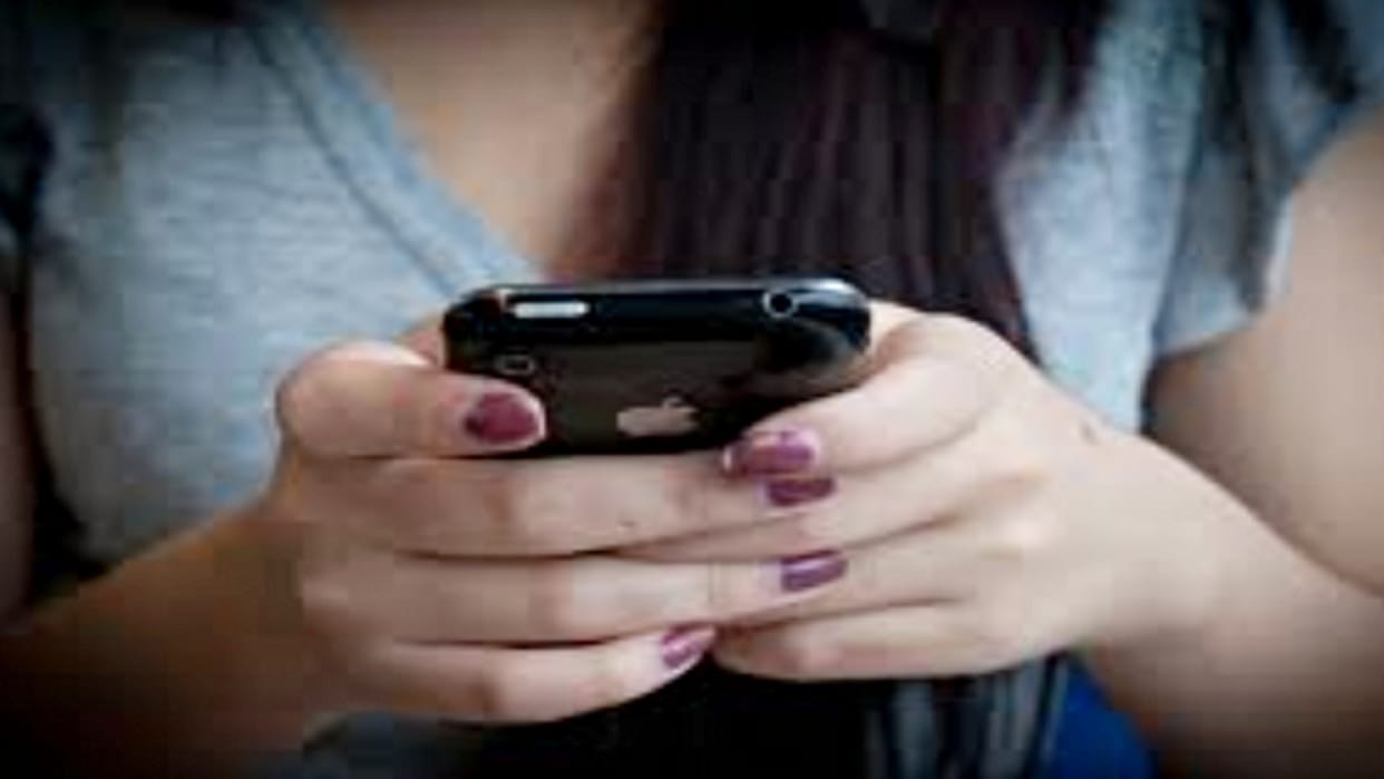 Indore Smart phone found with female prisoner shifted from Tihar Jail