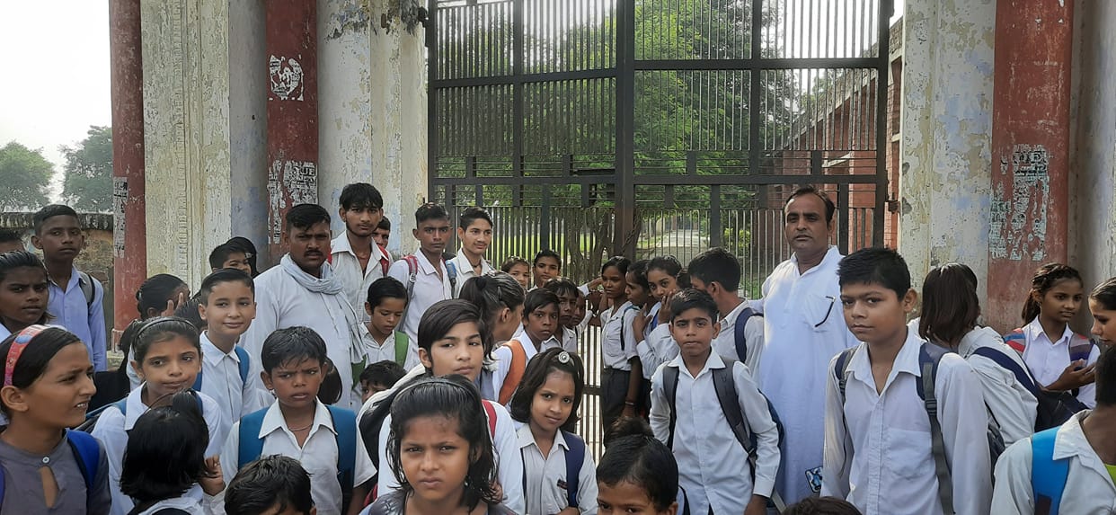 Locks on nine schools in protest against transfer policy and abolition of teachers' posts