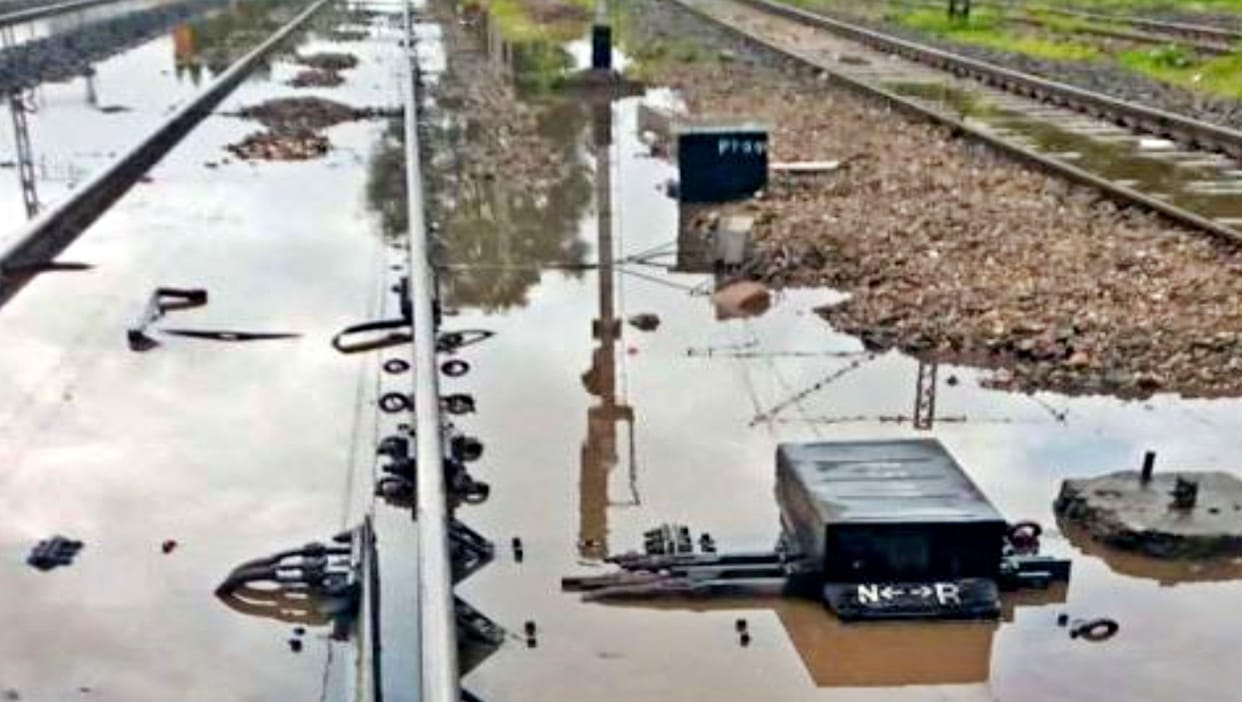 Trains canceled due to rain in Madhya Pradesh some trains diverted