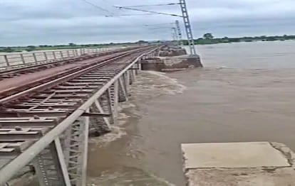 Trains canceled due to rain in Madhya Pradesh some trains diverted