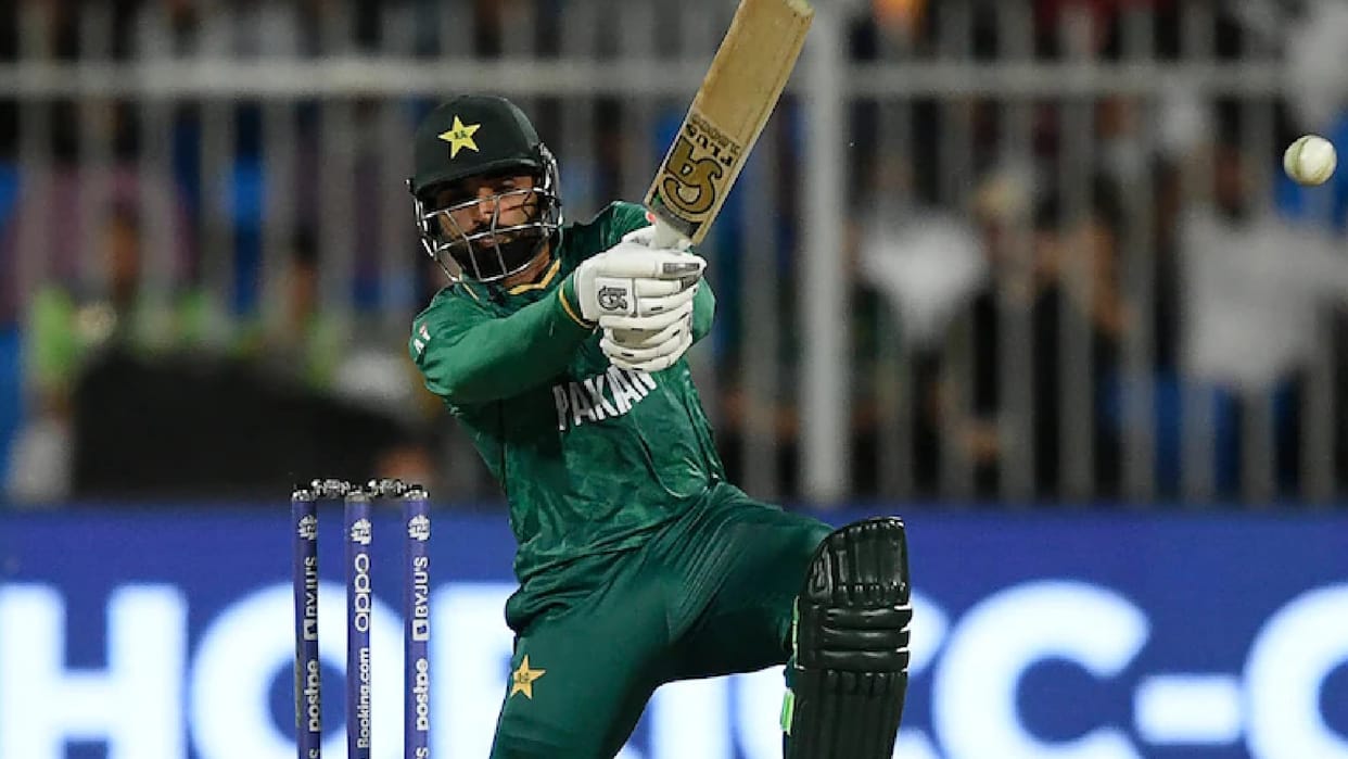IND vs PAK Video watch Pakistani batsman Asif Ali preparing for match vs India hitting 100-150 sixes in nets