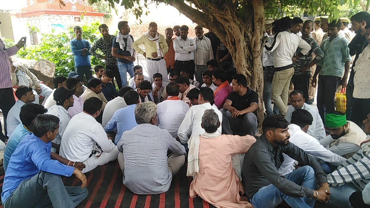 Hathras: The policeman committed indecency with the head, the line was present