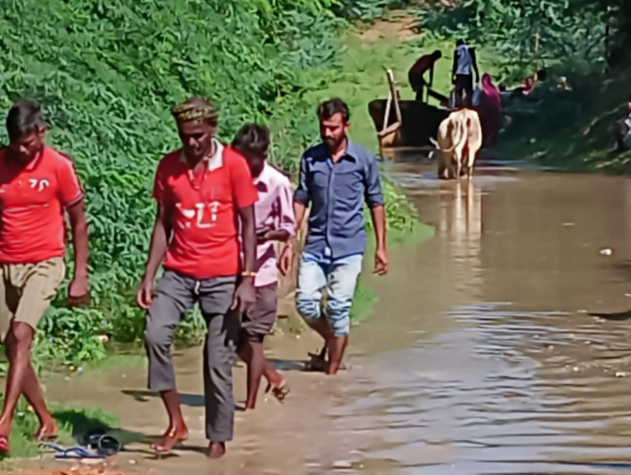 Banda: Alert... Ken river crossed one and a half meters above danger mark, Yamuna two meters below, water started entering villages