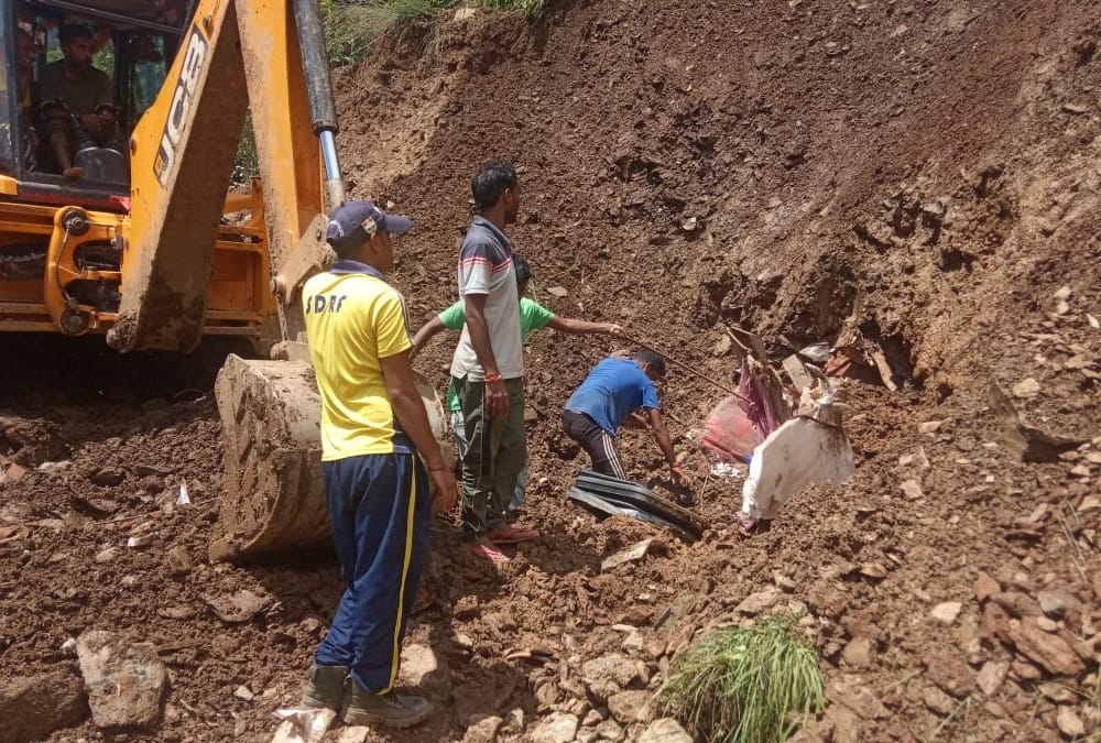 Uttarakhand Disaster: SDRF Recovered two women dead body from tehri and srinagar