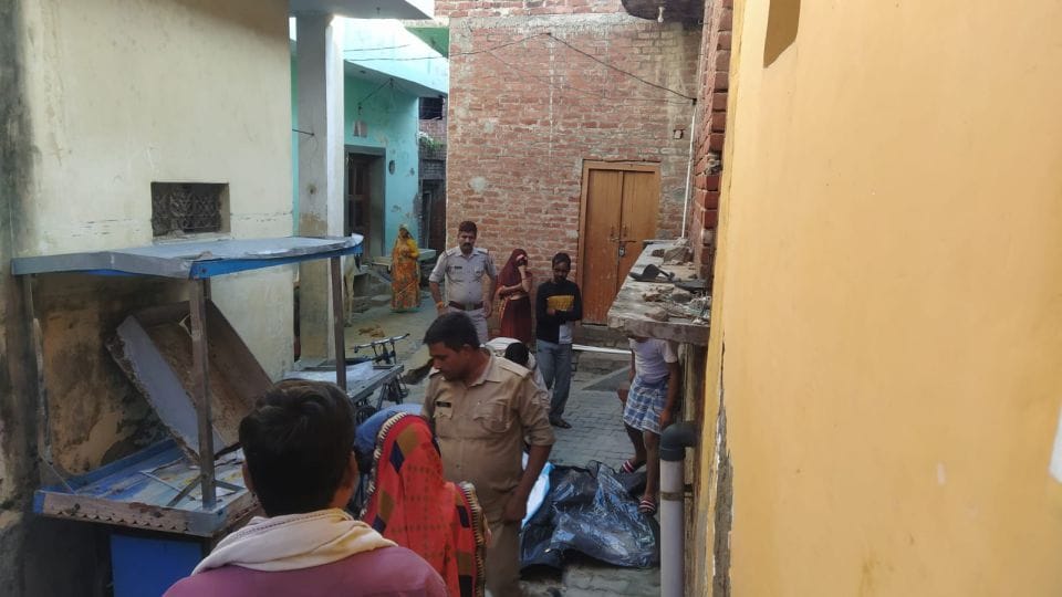 Four sisters beat the young man to death in Firozabad