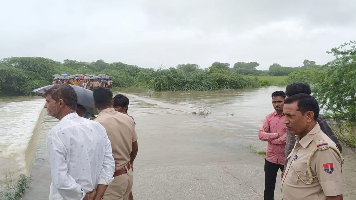 young man who was drowned in water near Pipliya village has survived after being trapped in the bush