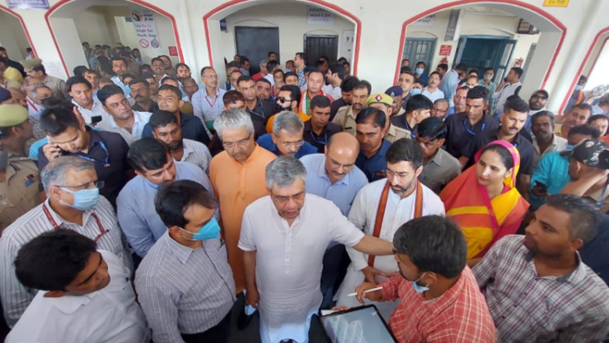 UP: Union Railway Minister Ashwini Vaishnav inspected the station, hoped to build an overbridge