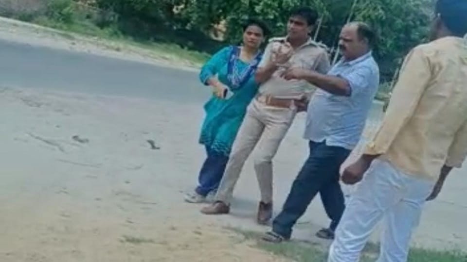 Anti-corruption team arrested daroga-constable for taking bribe in Sambhal