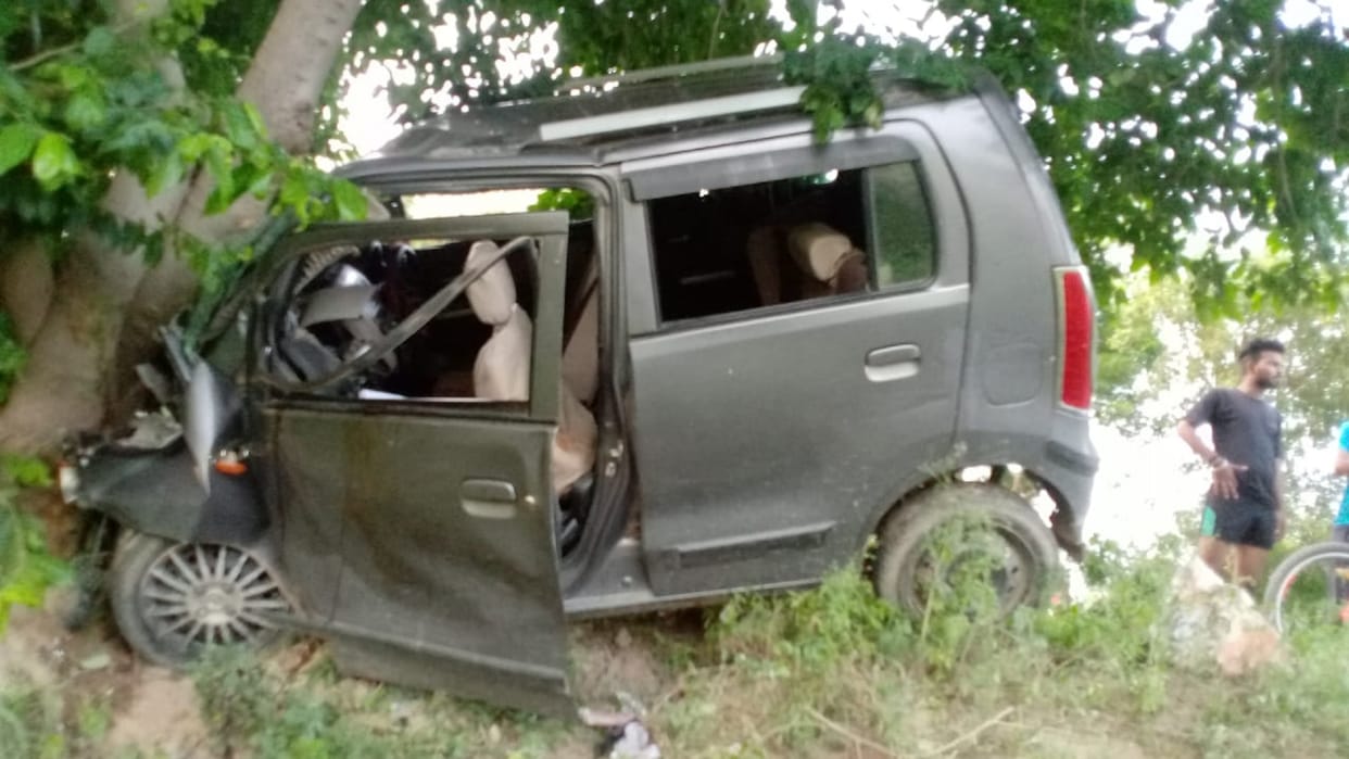 Road Accident News car collided with tree in Badaun,