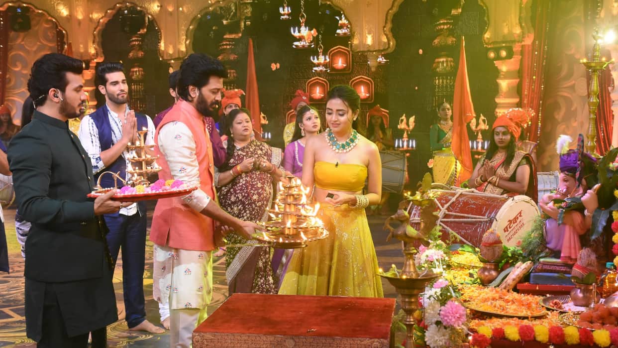 Ganeshotsav 2022: Saavi ki Sawari Ritesh Deshmukh performs Ganpati Maha Aarti Rubina Dilaik Tejaswi Prakash