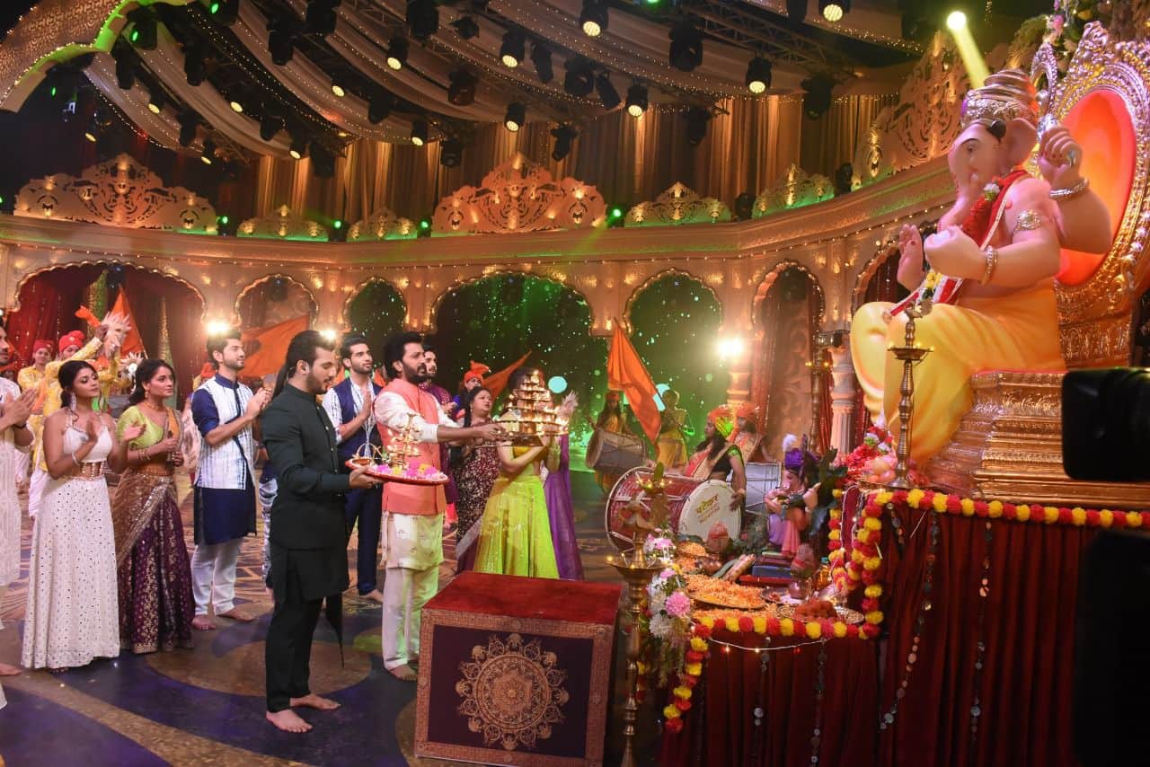 Ganeshotsav 2022: Saavi ki Sawari Ritesh Deshmukh performs Ganpati Maha Aarti Rubina Dilaik Tejaswi Prakash