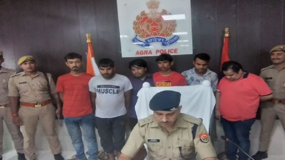 six accused arrested for theft case in agra