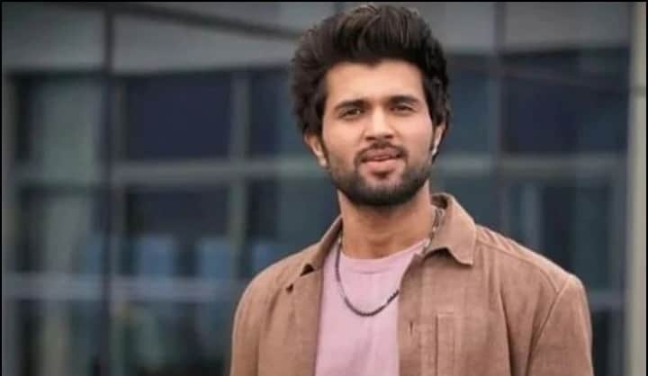 Liger Actor Vijay deverakonda want to steal king title from Shahrukh Khan