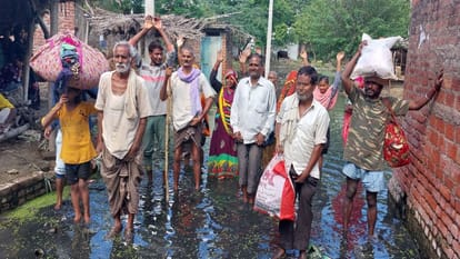 Villagers forced to migrate due to water logging in village of mainpuri