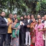 अदालत के बाहर हिंदू पक्ष के अधिवक्ता और पैरोकार