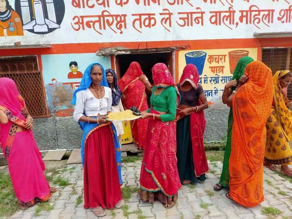Insects found in the register distributed from Anganwadi, women expressed their anger