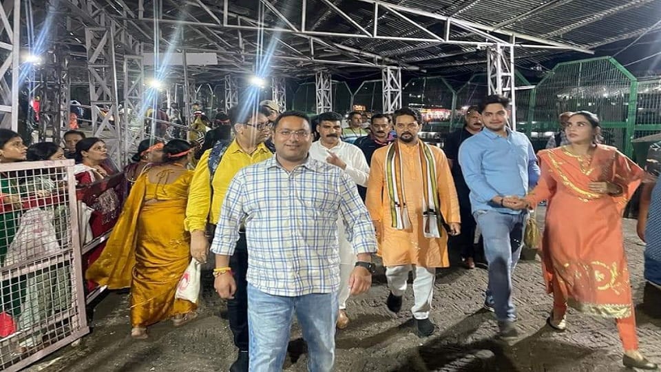 Union Minister Anurag Thakur reached Mata Vaishno Devi Darbar, BJP leaders met