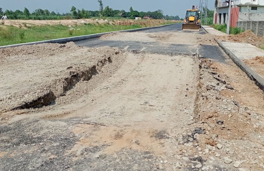 The highway collapsed as soon as the traffic of heavy vehicles started