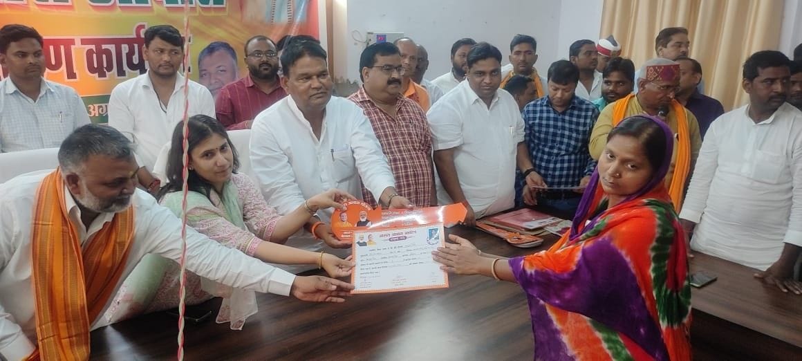 DM-Sansad assigned the key of Asra Housing to 42 beneficiaries