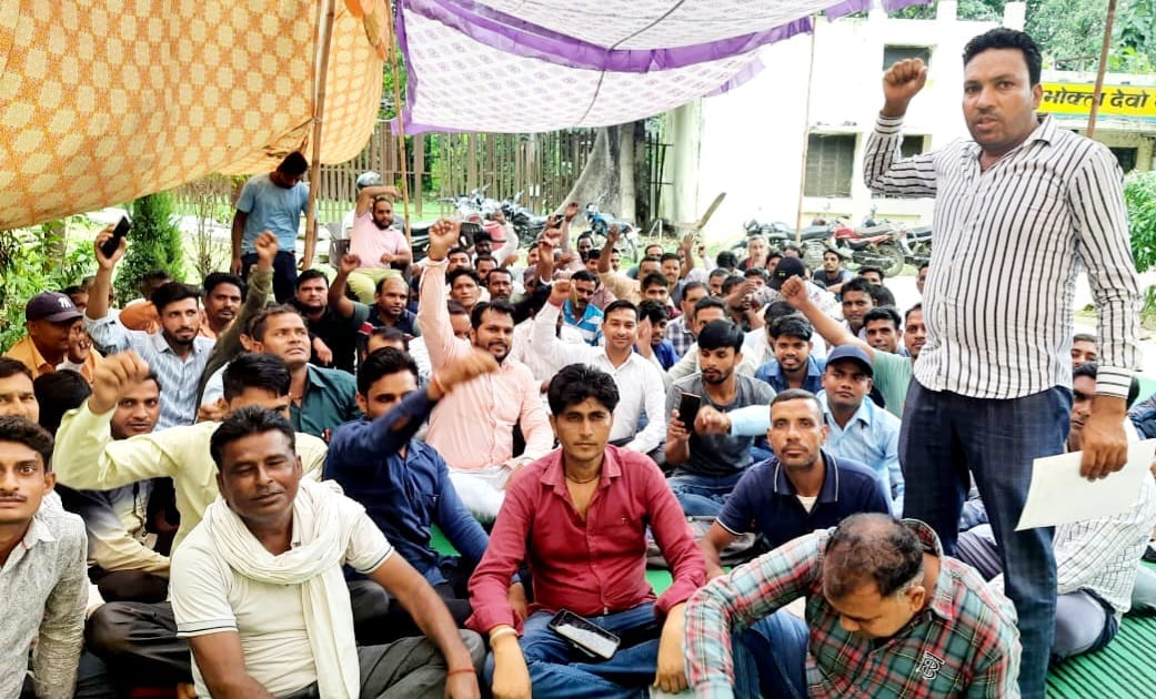 Contract workers staged a protest at the power house