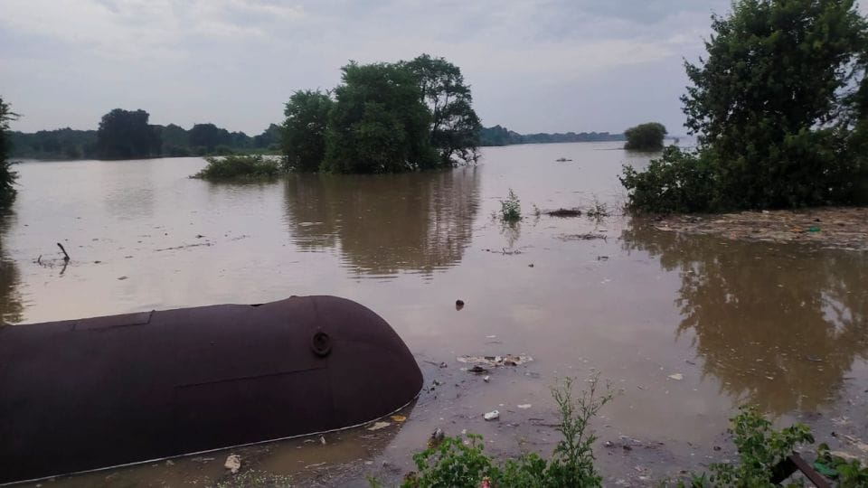 Flood Update News Chambal River flowing two meters above the danger mark in Agra