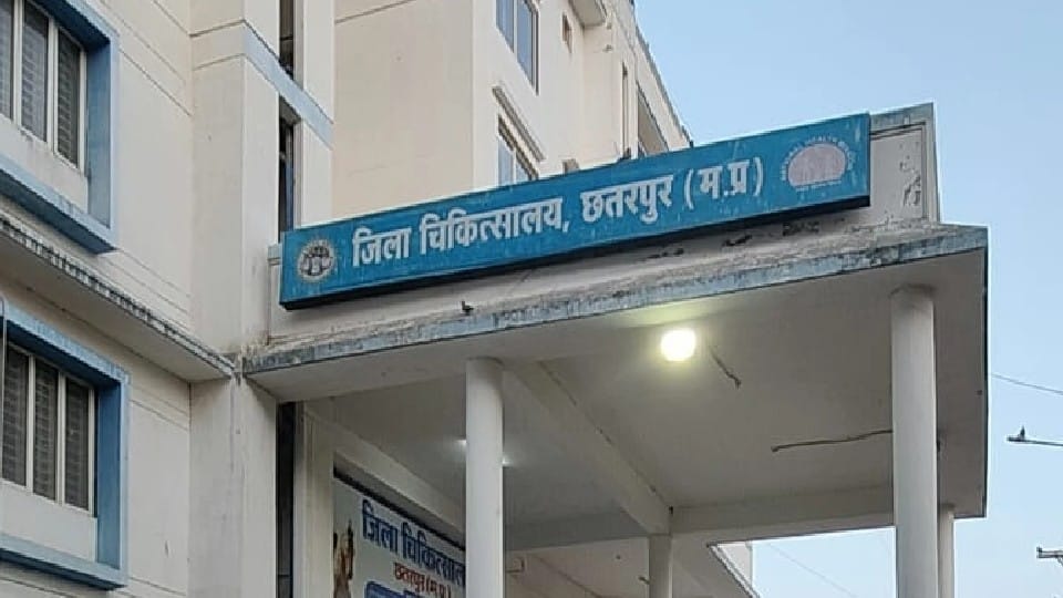 Chhatarpur: Husband set fire by pouring petrol when wife refused to move along