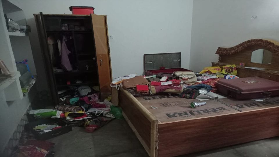 Thieves stole jewellery and cash from the army jawan house in firozabad