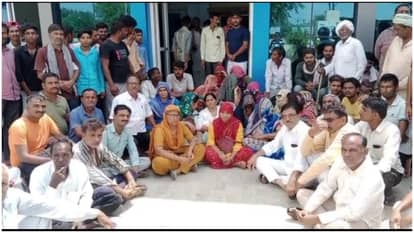 Demonstration Against Transfer Of Doctor In Churu CHC