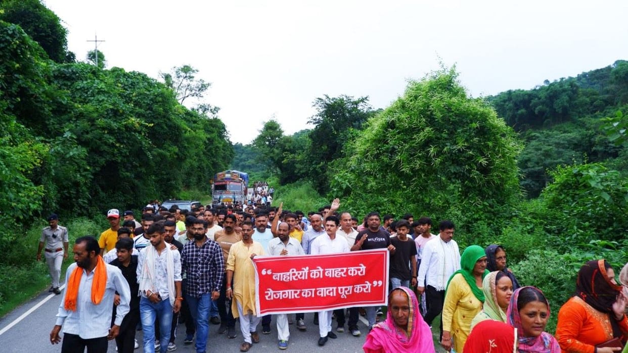 People took to the streets against Dhaulasiddha Project and SJVN