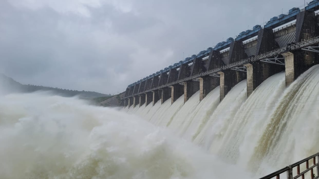 stop work on Alamaty dam till Maharashtra completes its study, Fadnavis Warned Karnataka