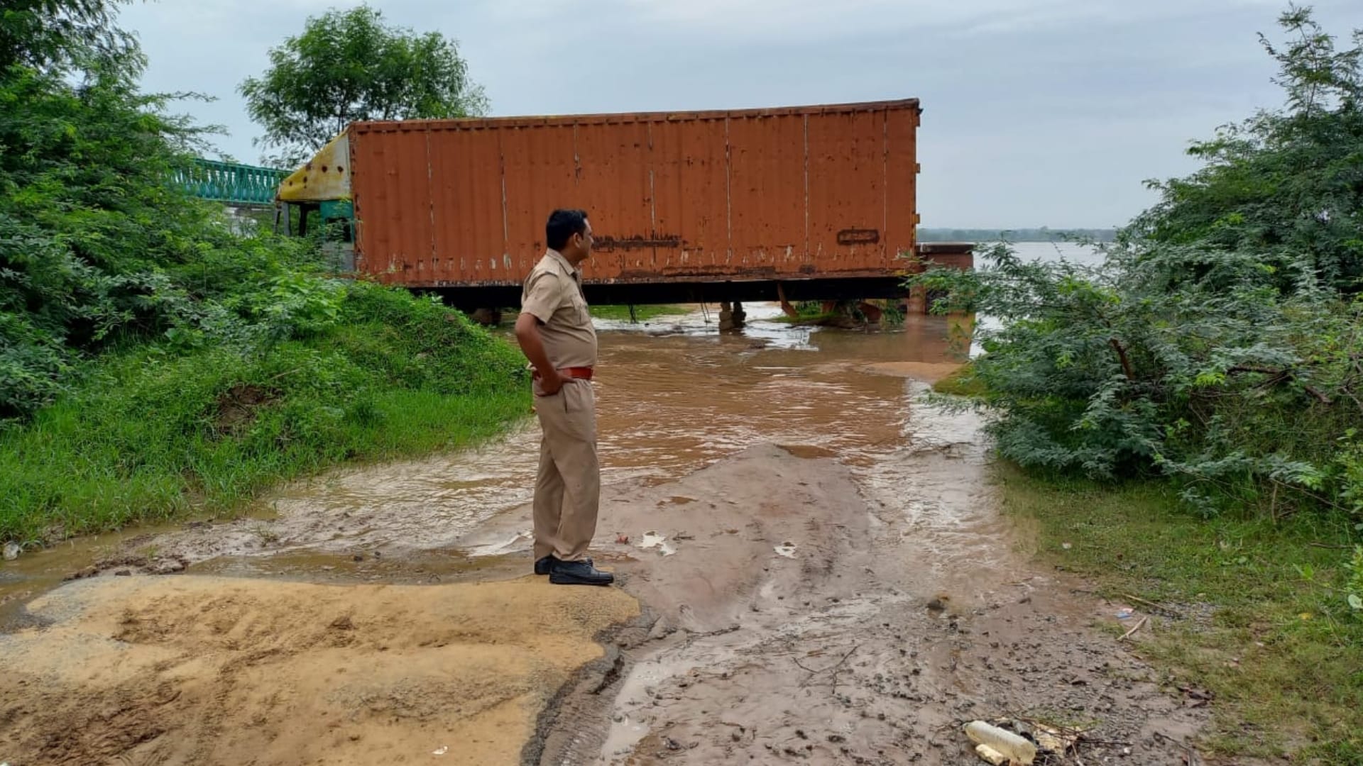 Water entered 40 villages in Dholpur SDRF and army doing rescue