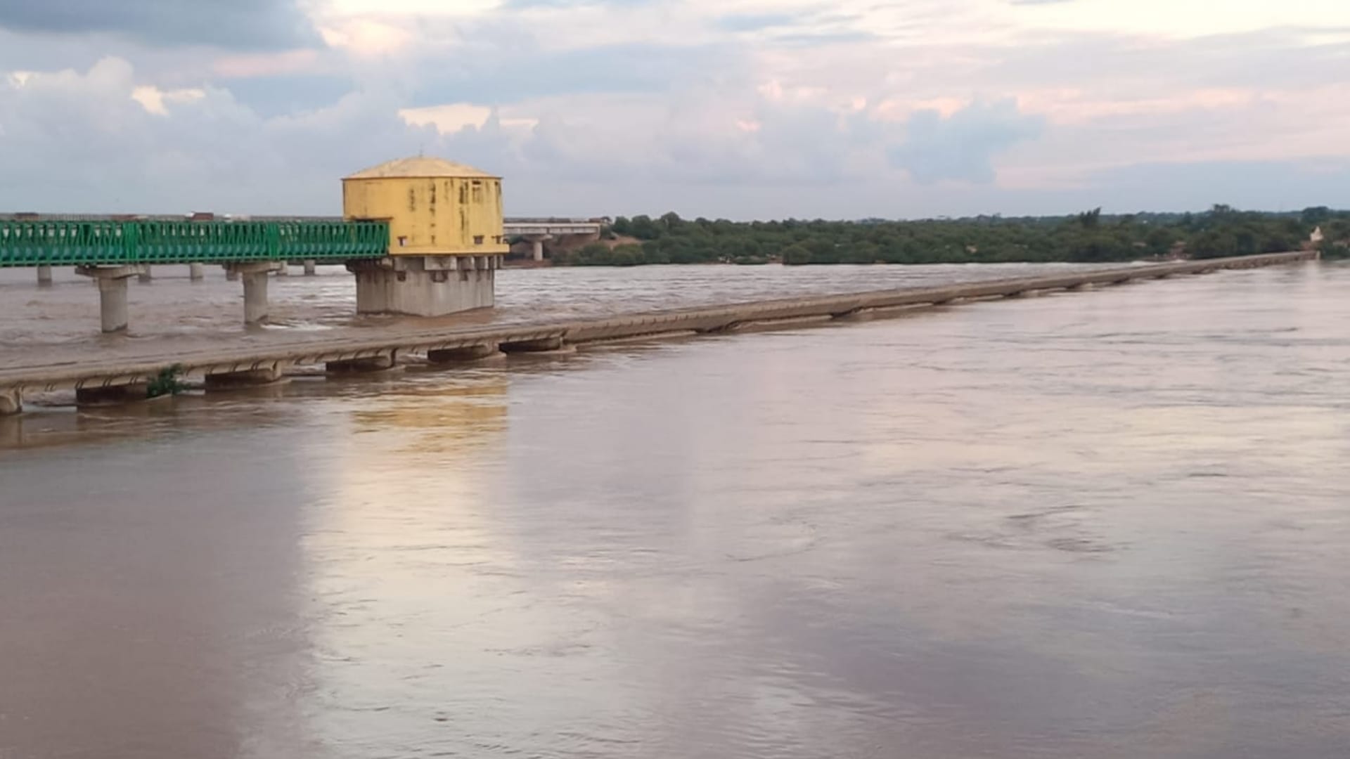 Water entered 40 villages in Dholpur SDRF and army doing rescue