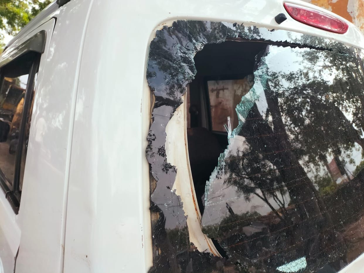 Hathras: Abuse, stone pelting with the head husband
