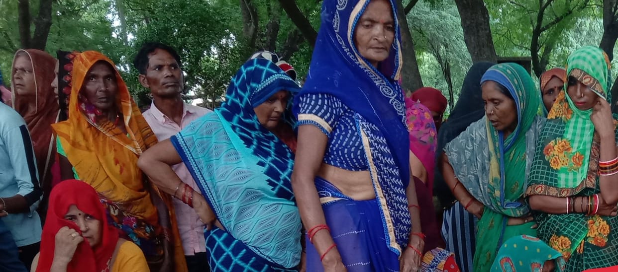 Kanpur Dehat : Farmer's dead body found hanging from a net in the courtyard, uproar by family members accused of murder on wife and lover