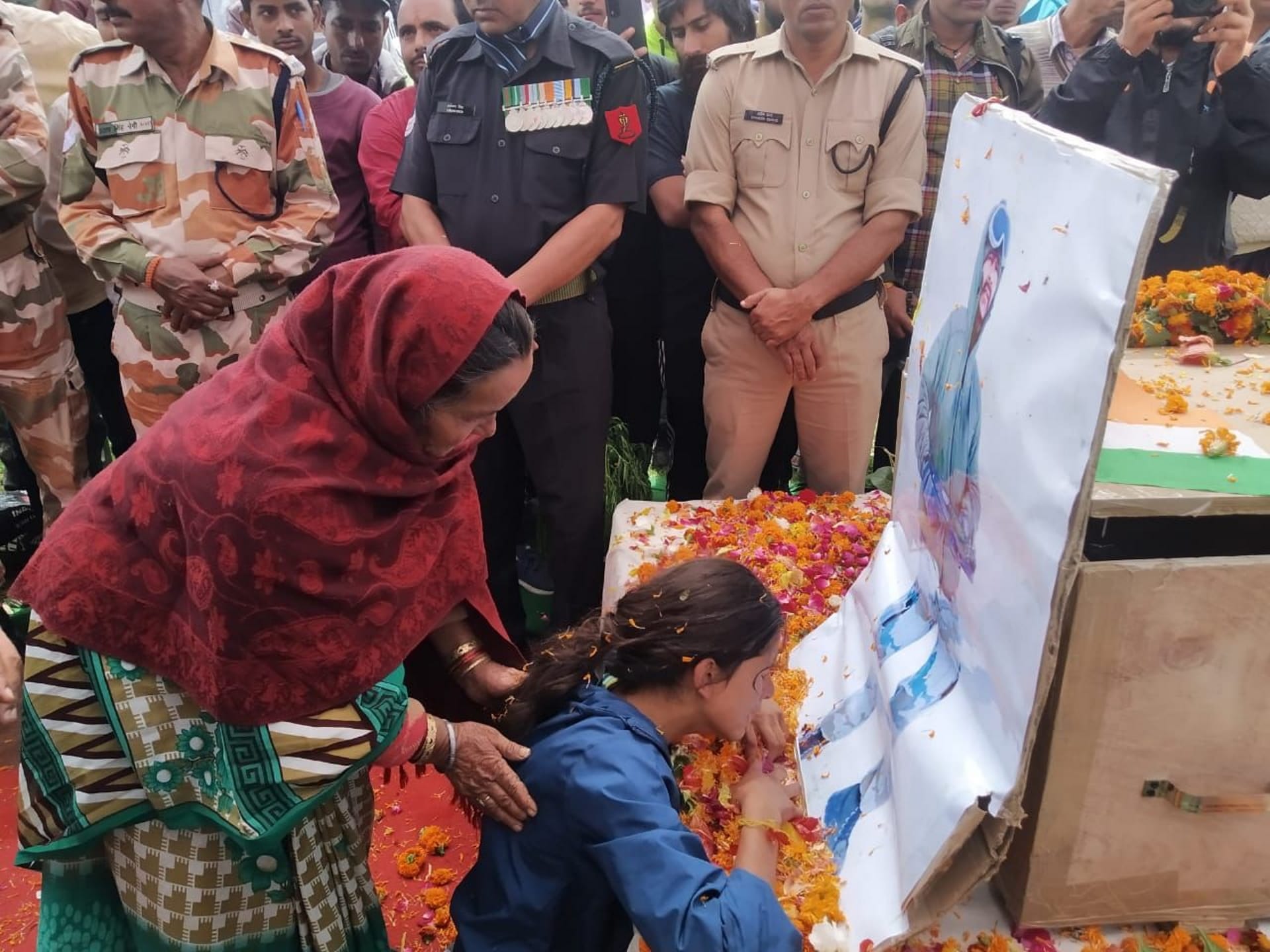 Martyr Major Nandan Singh Chamyal Dead body reached home children cry for father