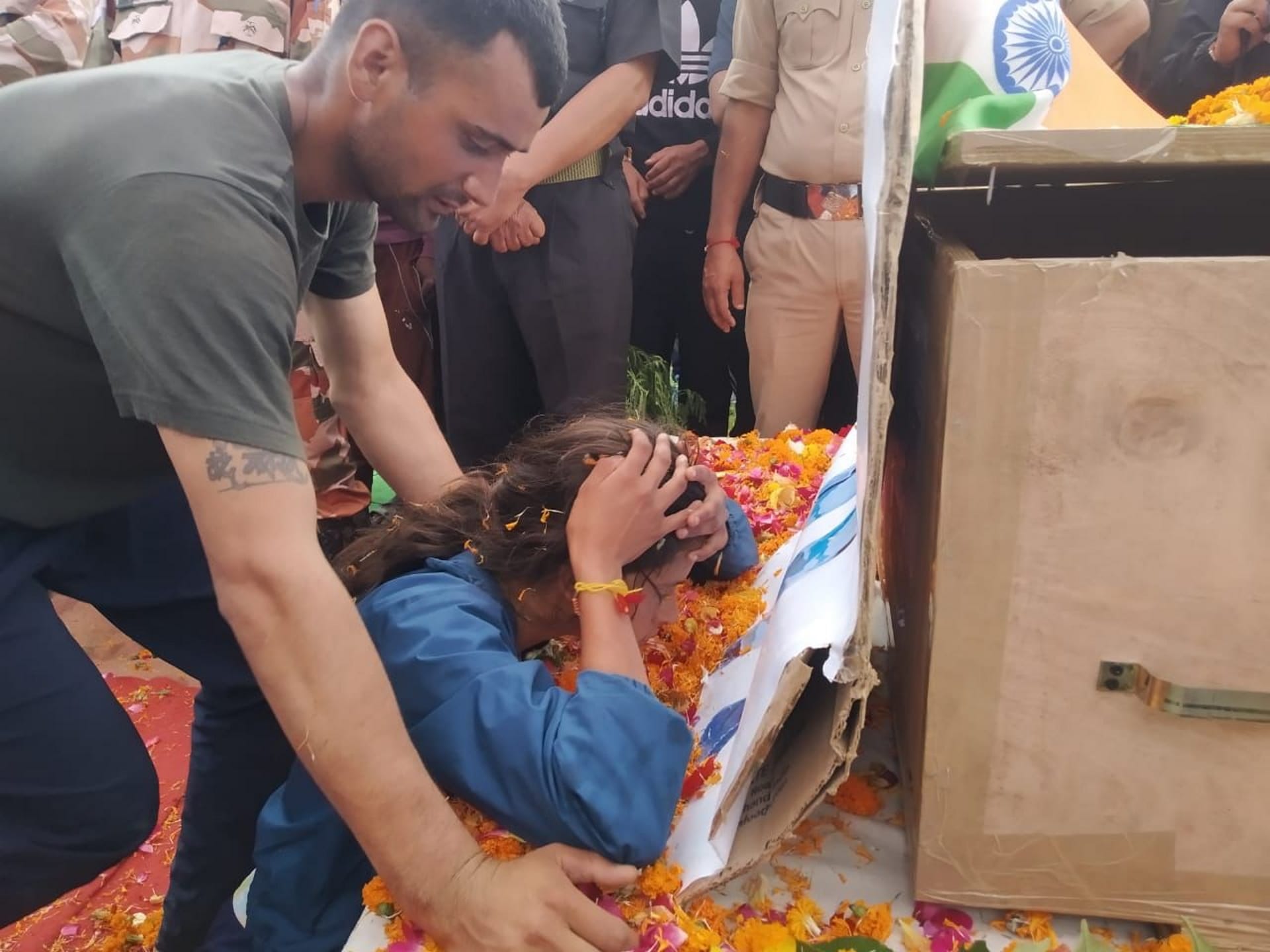 Martyr Major Nandan Singh Chamyal Dead body reached home children cry for father