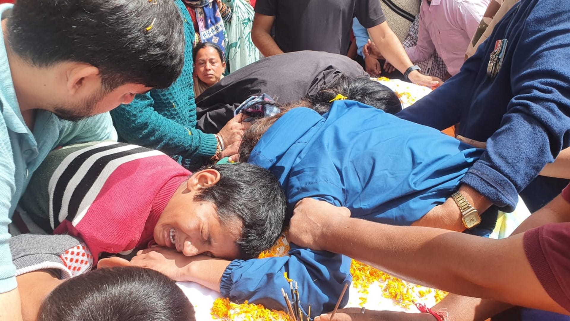 Martyr Major Nandan Singh Chamyal Dead body reached home children cry for father
